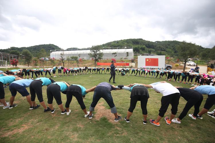 寧洱縣幼兒園慶祝第三十五個教師節(jié)團(tuán)隊拓展訓(xùn)練